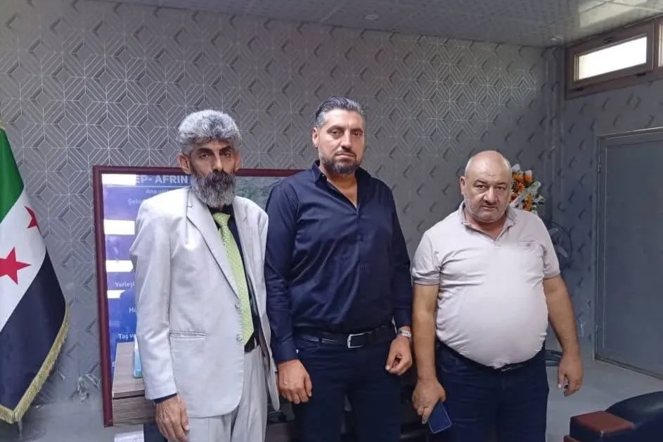 رئيس مجلس الأمناء لمؤسسة الماسة للإغاثة والتنمية يرافقه منسق الحالات الطبية في المؤسسة بزيارة رسمية إلى مديرية الشؤون الاجتماعية والعمل في منطقة عفرين – شمال سورية.